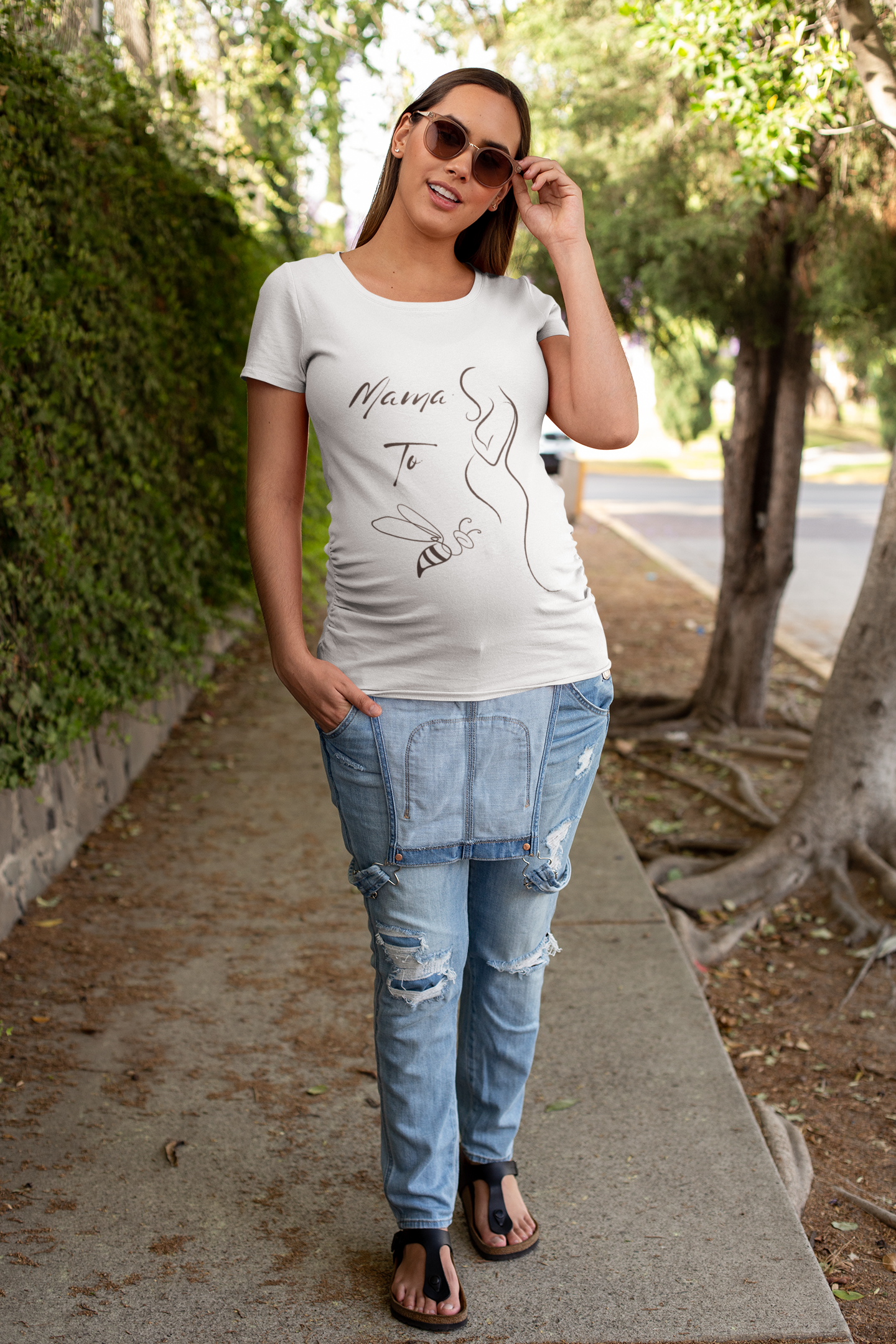 Mama To Bee - Premium T-Shirt